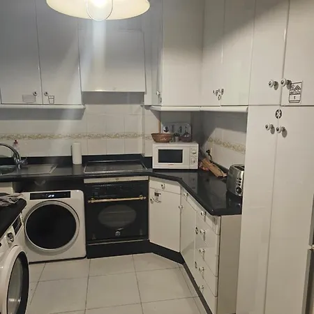 Δωμάτια σε οικογενειακή κατοικία Amplia Y Centrica En Piso Compartido *